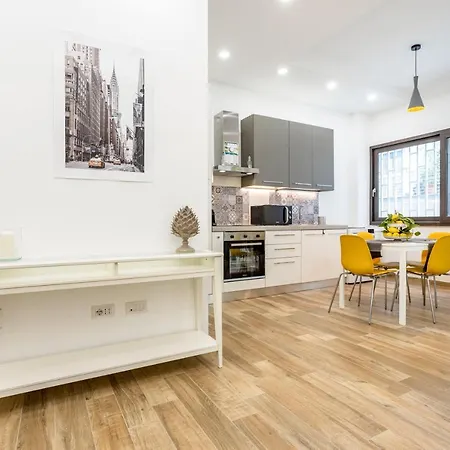 Vomero Deluxe Naples